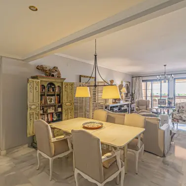 Venta de apartamento en planta media en Hacienda del Sol