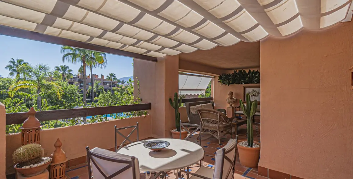 Sale of middle floor apartment in Hacienda del Sol 8