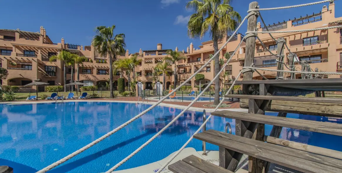 Sale of middle floor apartment in Hacienda del Sol 18