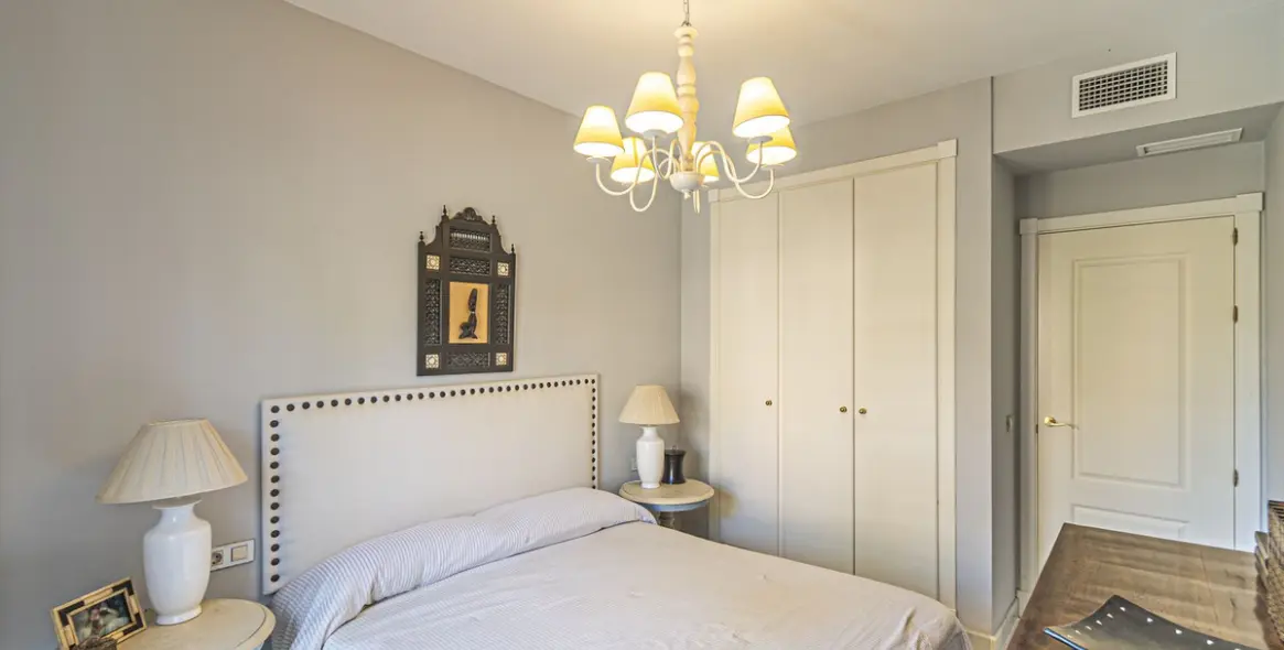 Sale of middle floor apartment in Hacienda del Sol 19