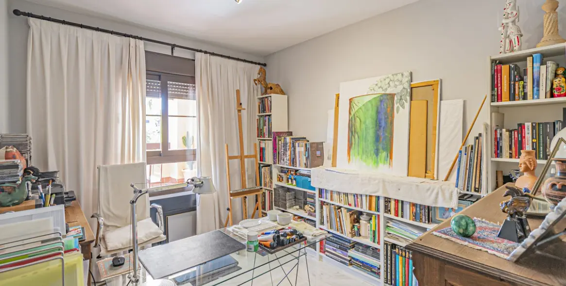 Продажа апартаментов на среднем этаже в Hacienda del Sol 21