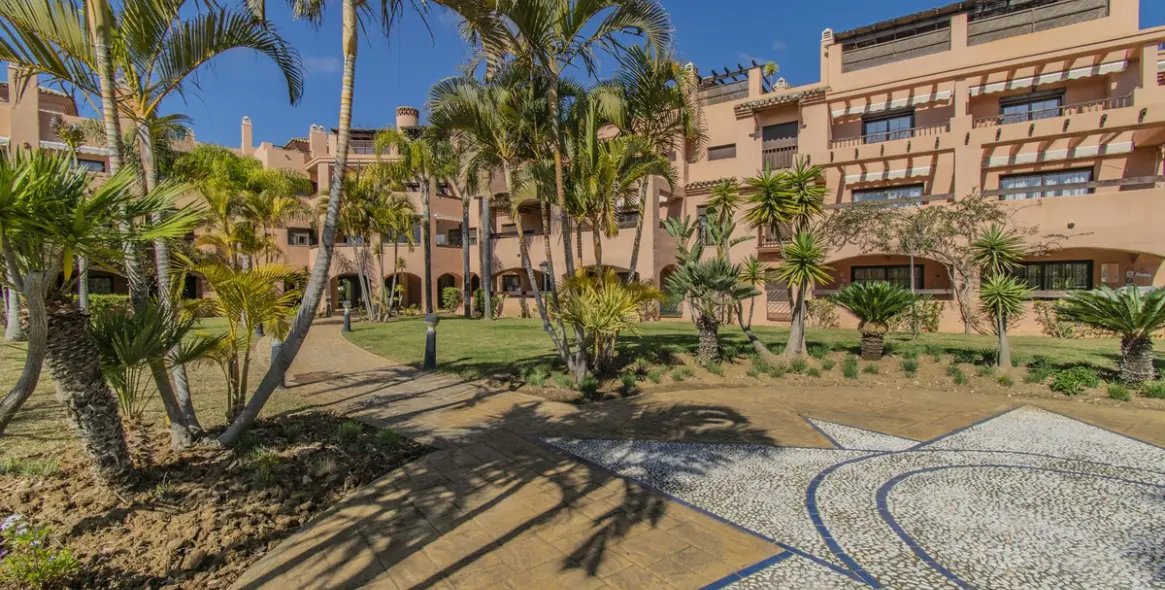 Продажа апартаментов на среднем этаже в Hacienda del Sol 25