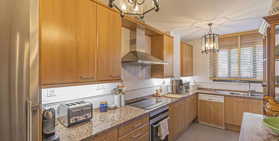 Продажа апартаментов на среднем этаже в Hacienda del Sol 26