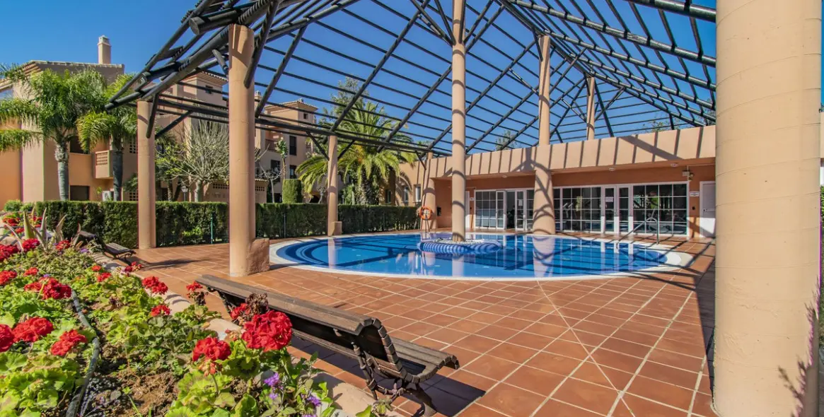 Продажа апартаментов на среднем этаже в Hacienda del Sol 28