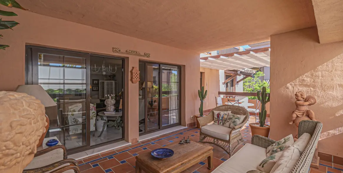 Продажа апартаментов на среднем этаже в Hacienda del Sol 31