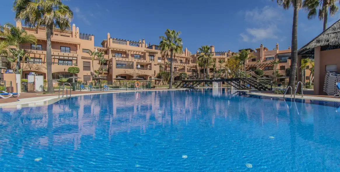 Продажа апартаментов на среднем этаже в Hacienda del Sol 38