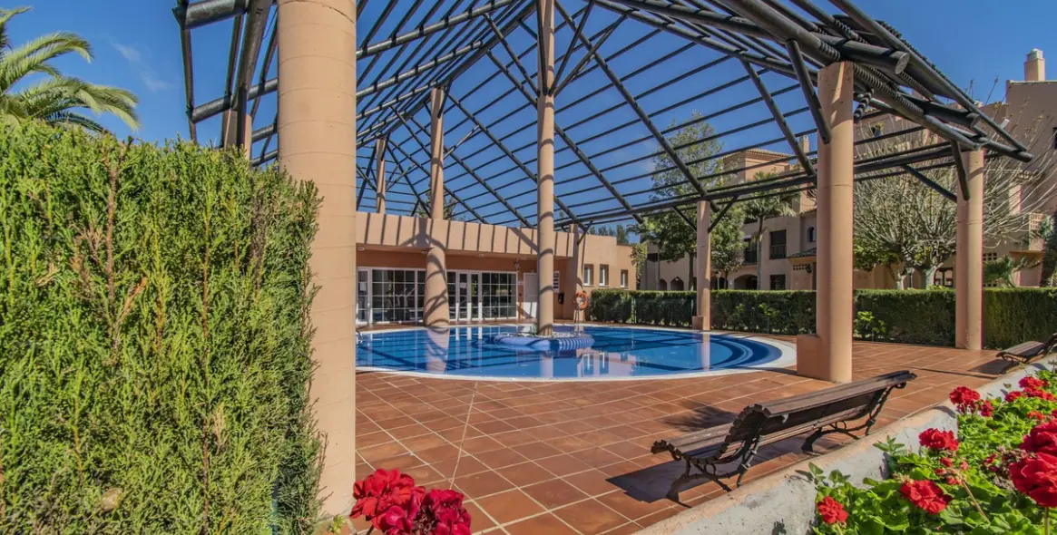 Продажа апартаментов на среднем этаже в Hacienda del Sol 40