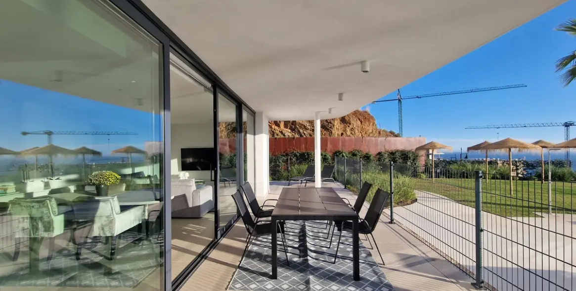 Sale of ground floor apartment in Higueron 5