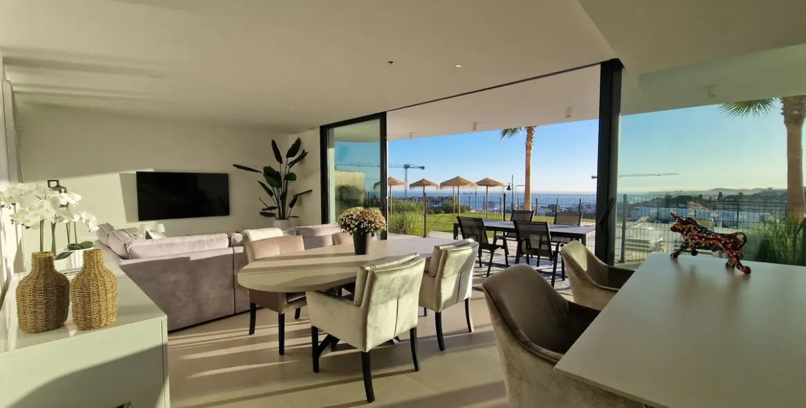 Sale of ground floor apartment in Higueron 6