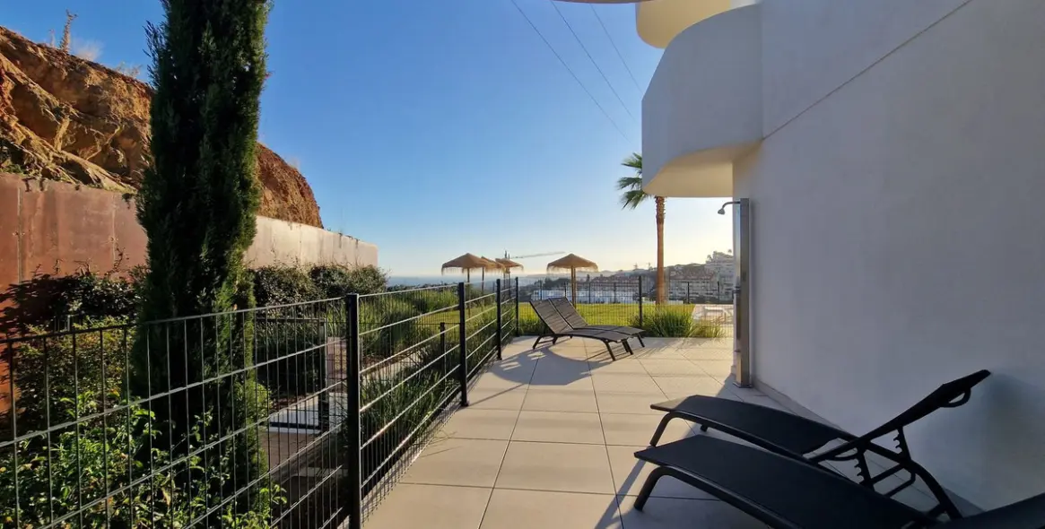 Sale of ground floor apartment in Higueron 10