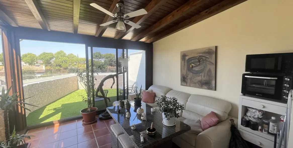 Sale of penthouse in Estepona 3