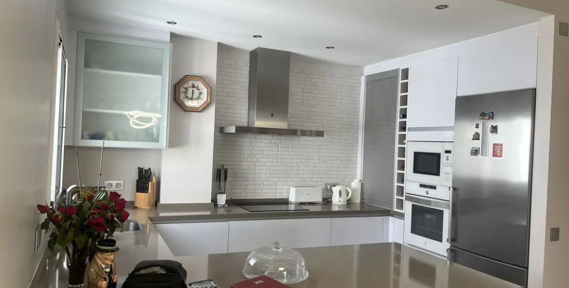 Sale of penthouse in Estepona 4