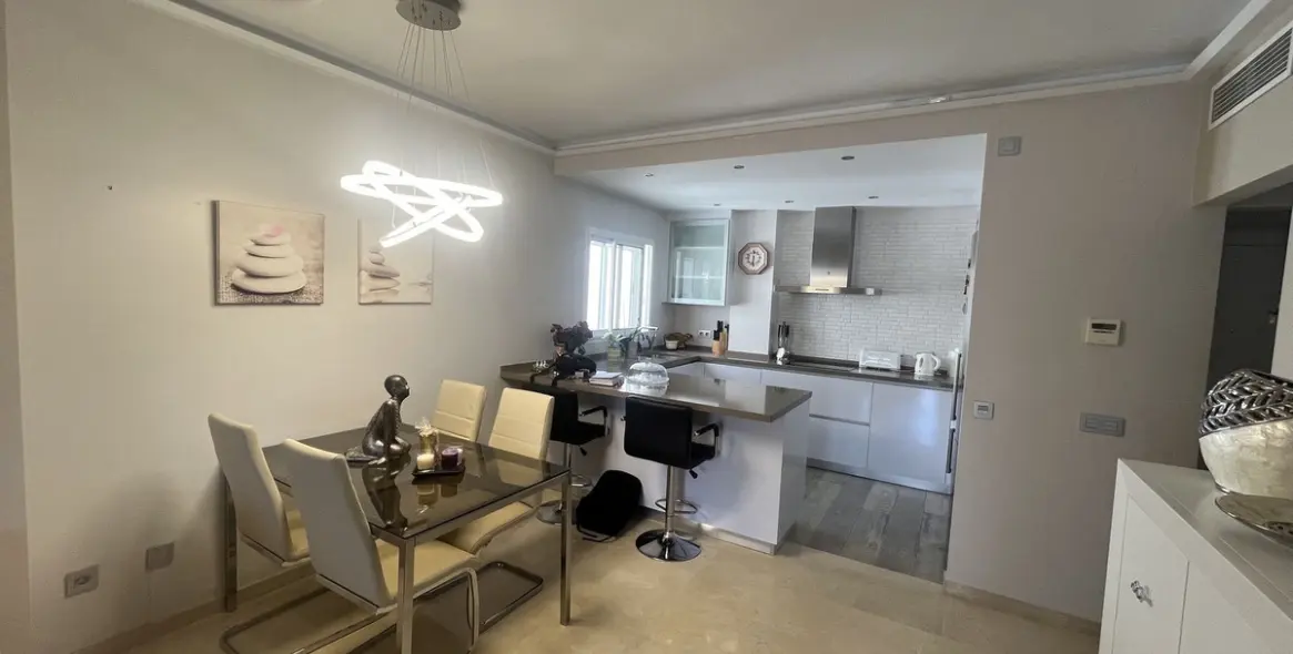 Sale of penthouse in Estepona 15