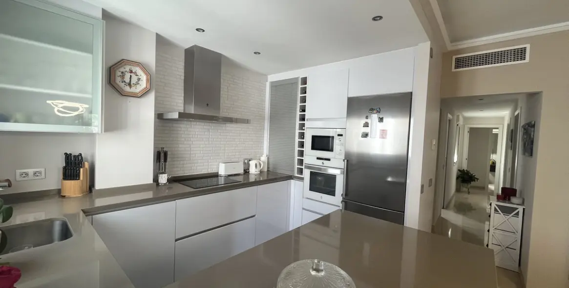 Sale of penthouse in Estepona 16