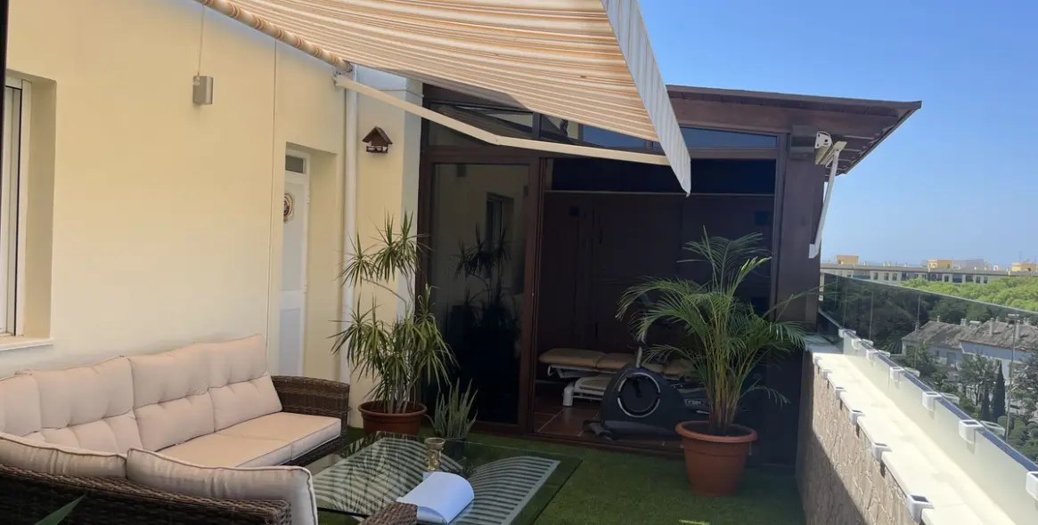Sale of penthouse in Estepona 18