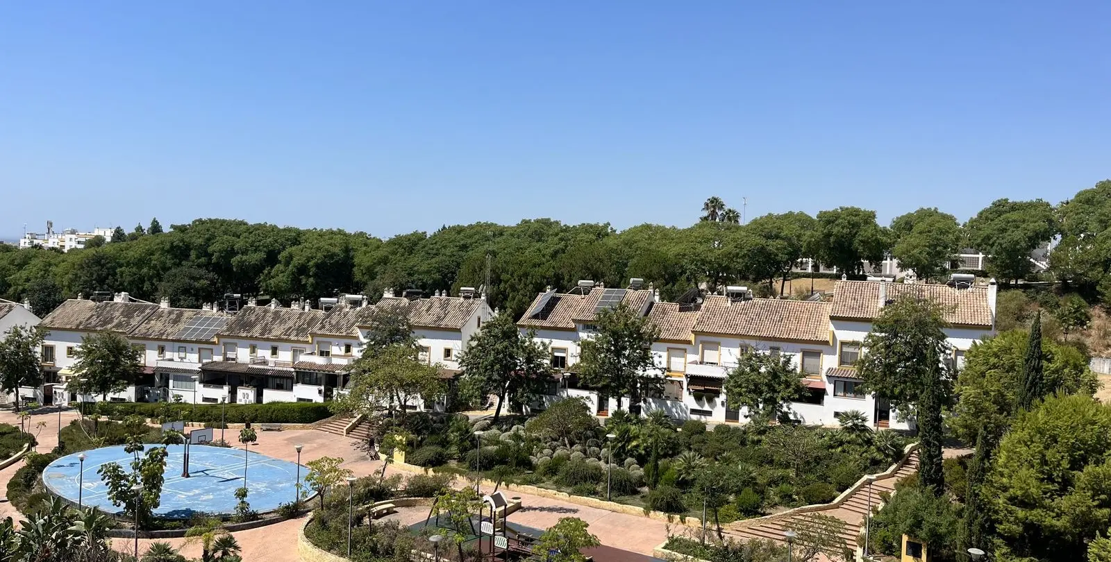 Sale of penthouse in Estepona 1