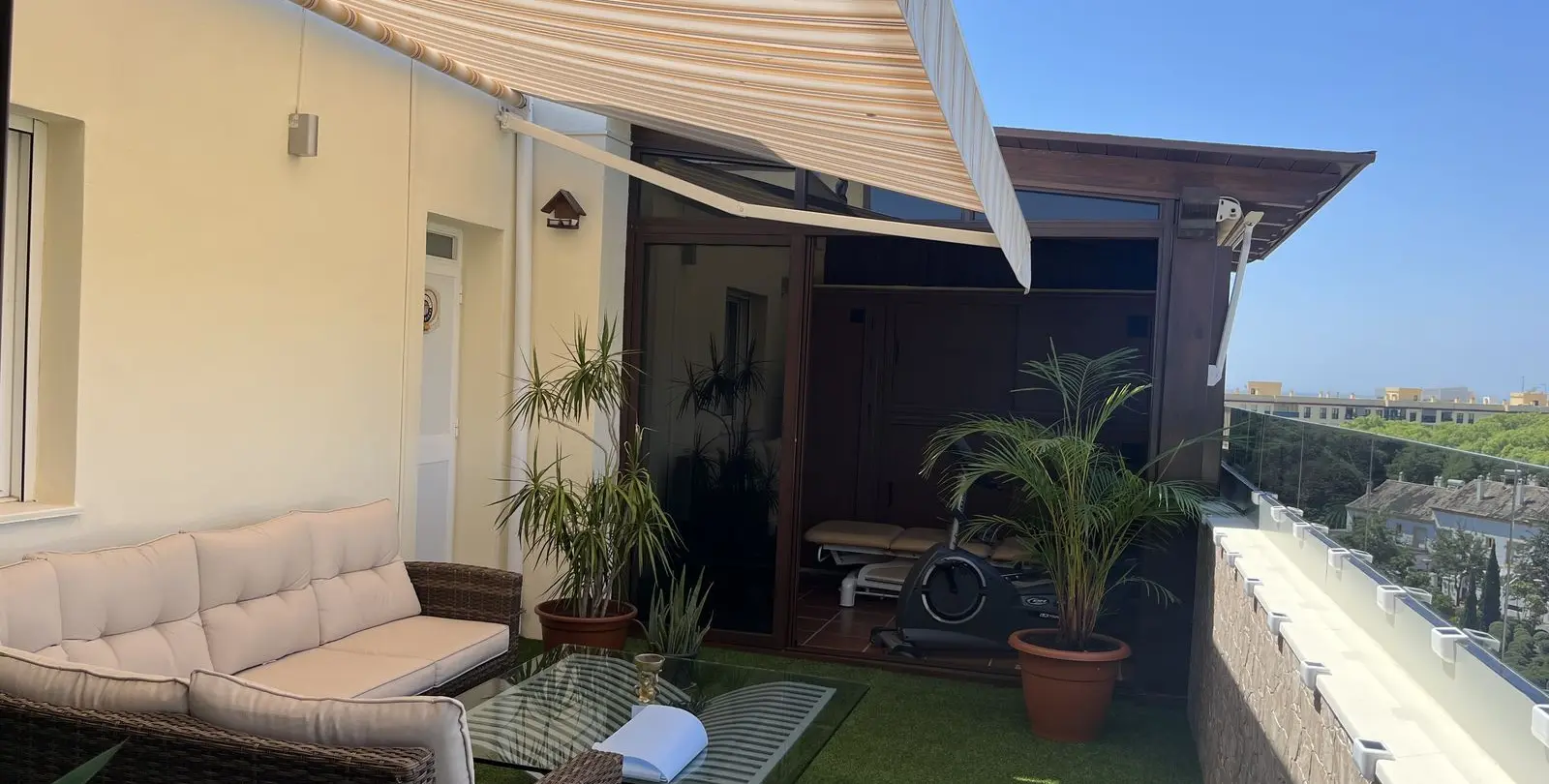 Sale of penthouse in Estepona 18