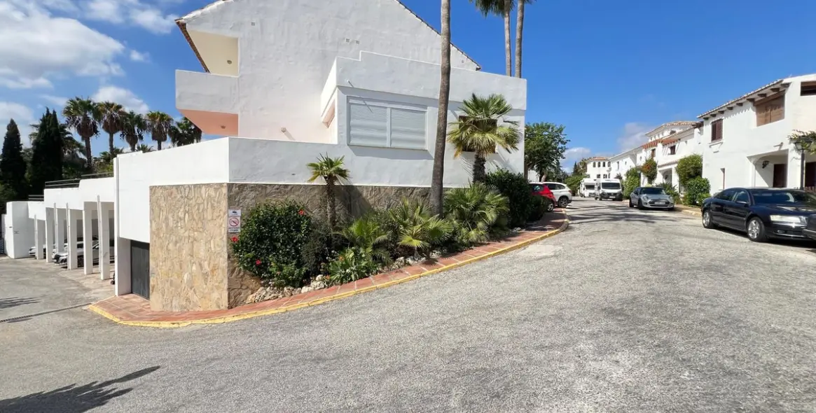 Продажа таунхауса в Estepona 1