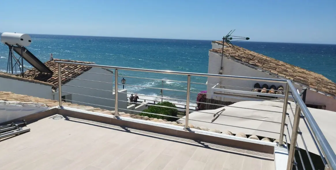 Продажа дома на две семьи в Estepona 1