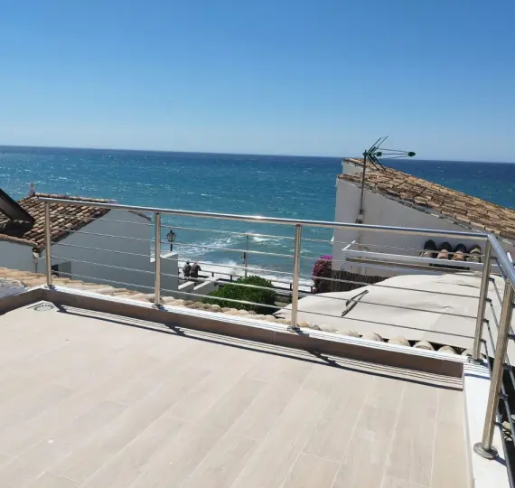 Продажа дома на две семьи в Estepona