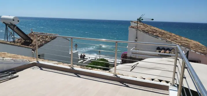 Продажа дома на две семьи в Estepona 0