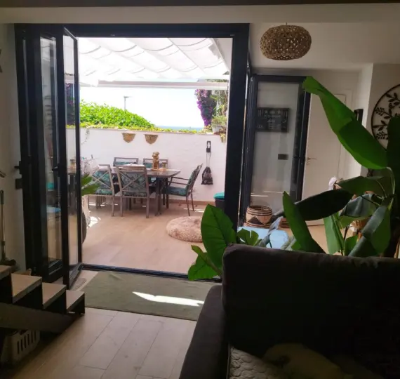 Продажа дома на две семьи в Estepona