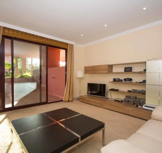 Продажа апартаментов на первом этаже в New Golden Mile