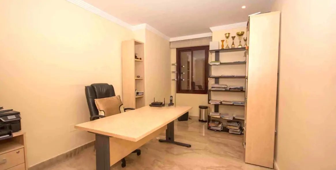 Venta de apartamento en planta baja en New Golden Mile 7