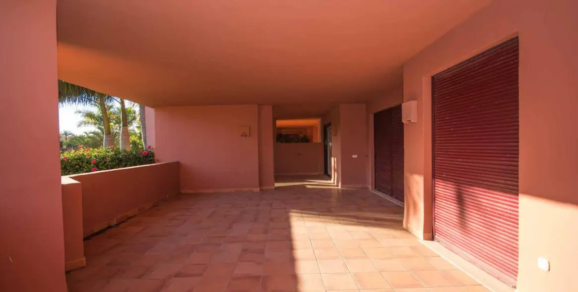 Sale of ground floor apartment in New Golden Mile 18