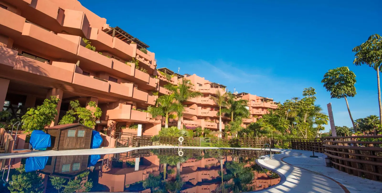 Sale of ground floor apartment in New Golden Mile 1