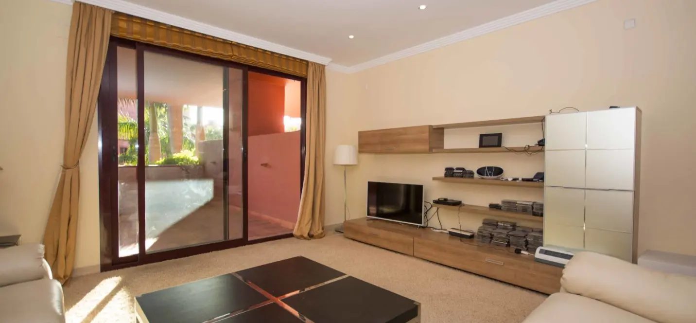 Sale of ground floor apartment in New Golden Mile 2