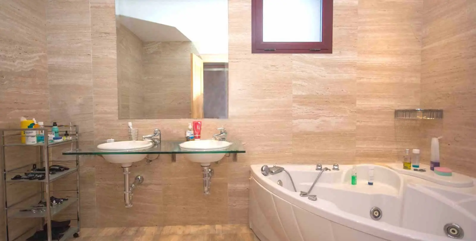 Sale of ground floor apartment in New Golden Mile 8
