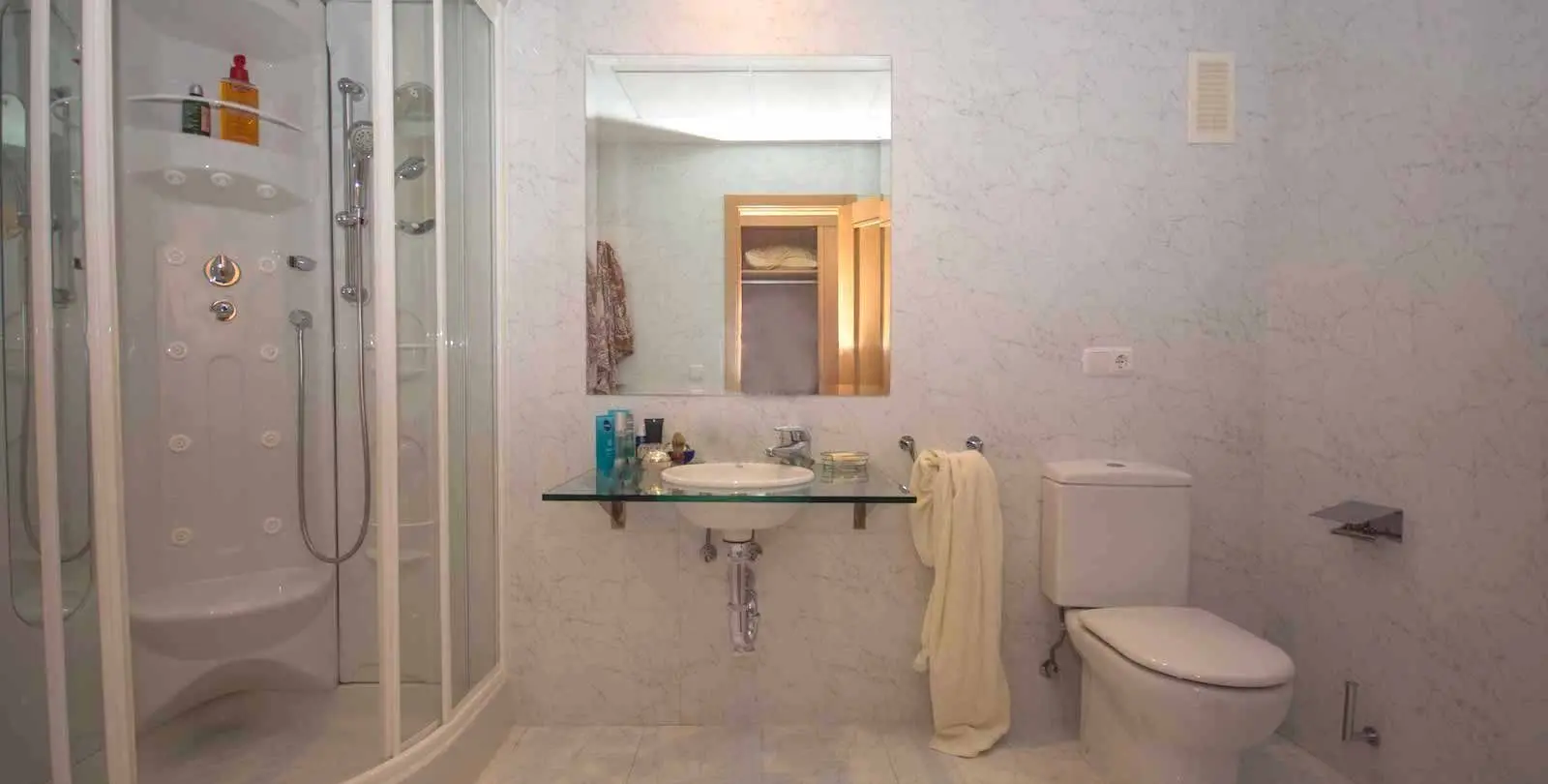 Sale of ground floor apartment in New Golden Mile 9