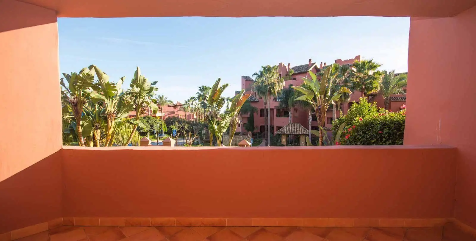 Sale of ground floor apartment in New Golden Mile 15