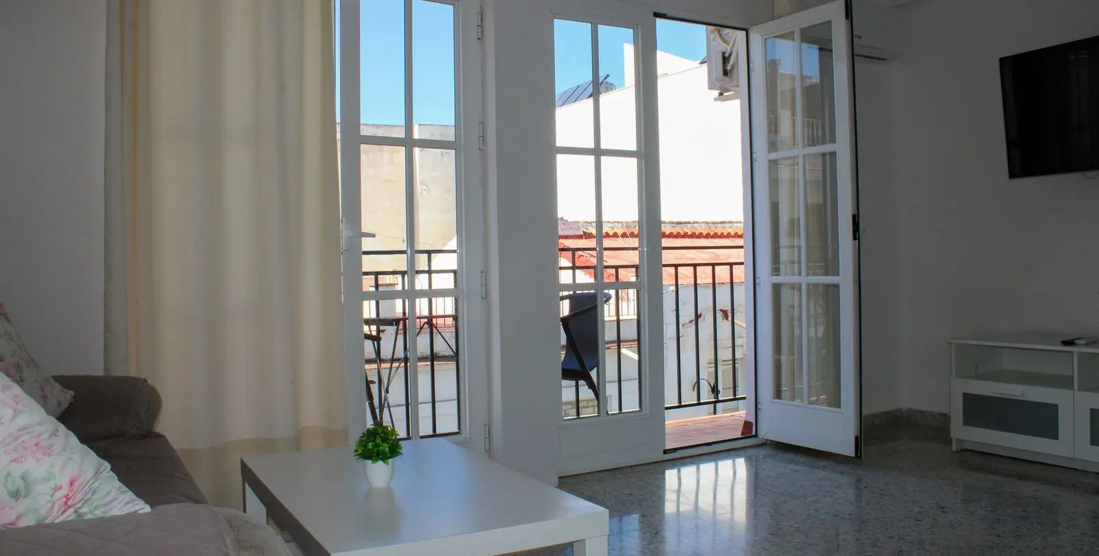 Продажа дома на две семьи в Nerja 1