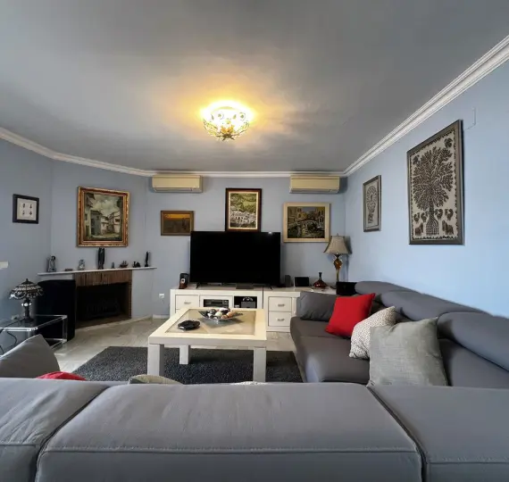 Detached villa R4689322