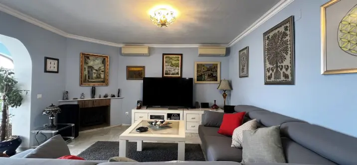 Detached villa R4689322 3