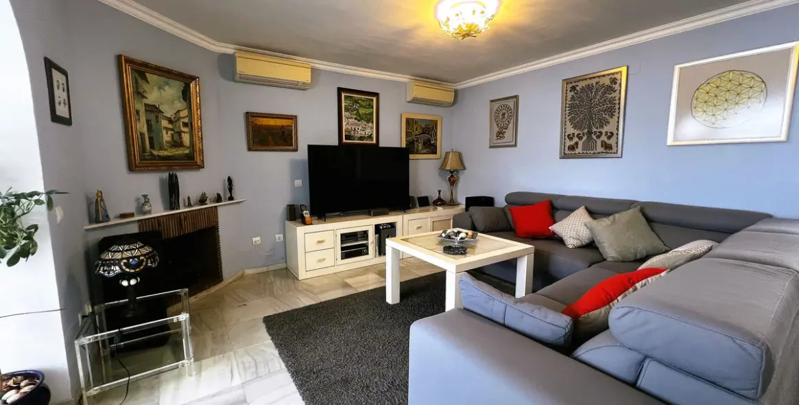 Sale of detached villa in La Capellania 5