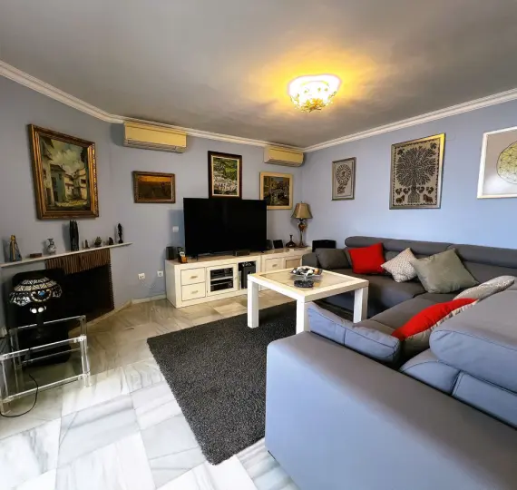 Detached villa R4689322