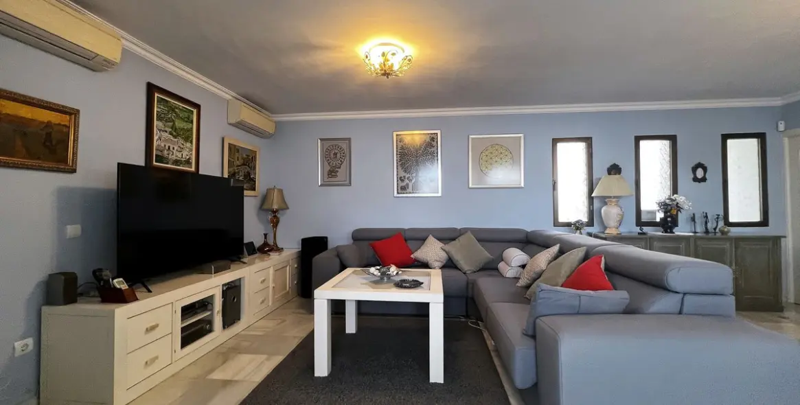 Sale of detached villa in La Capellania 6