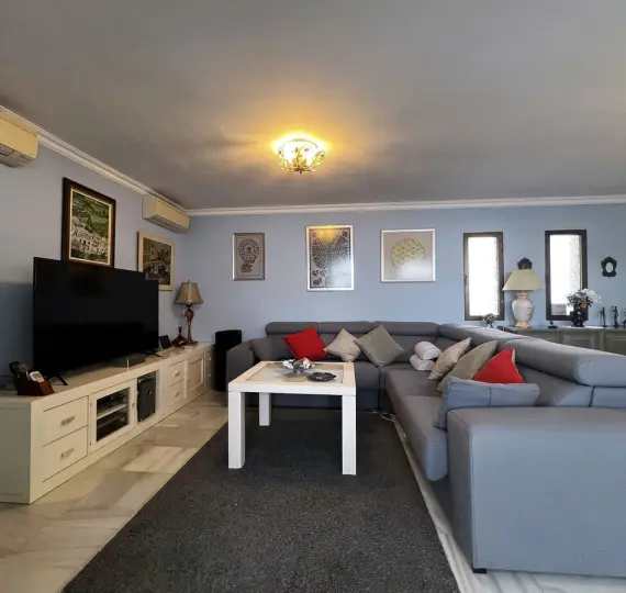 Detached villa R4689322