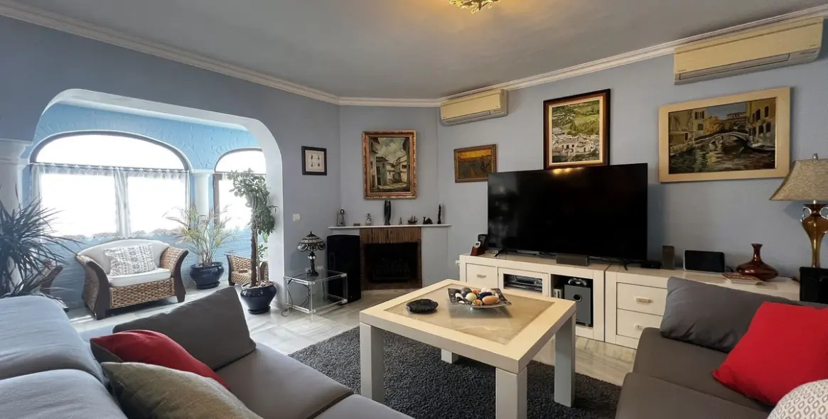 Sale of detached villa in La Capellania 7