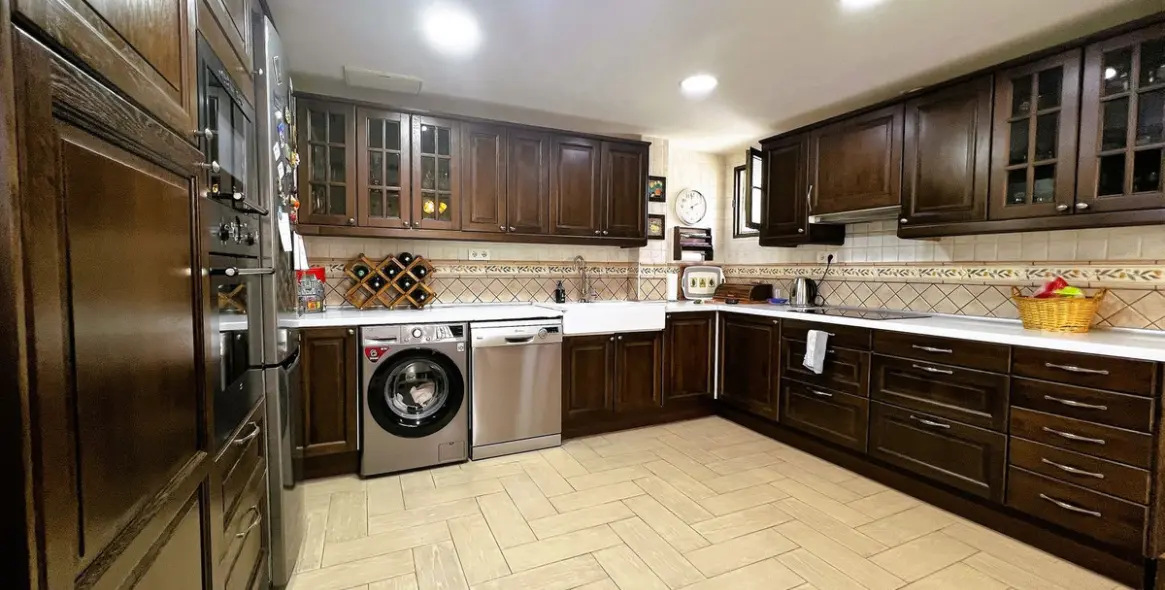 Sale of detached villa in La Capellania 13