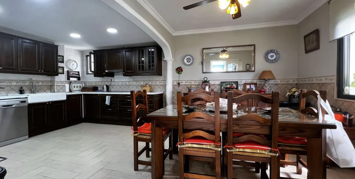 Sale of detached villa in La Capellania 16