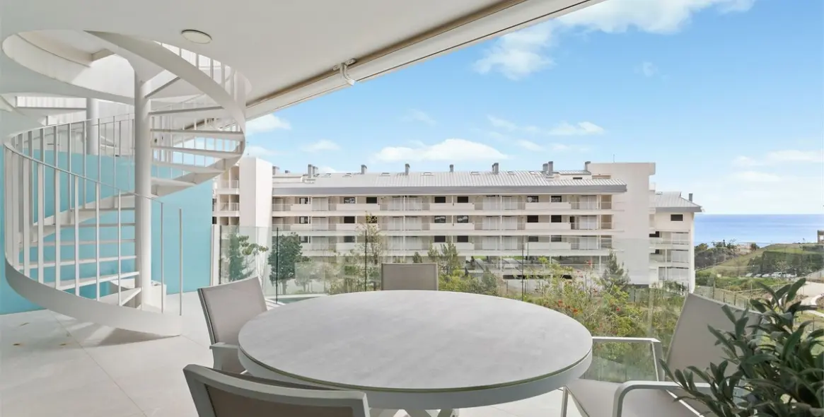 Sale of penthouse in Fuengirola (district Higueron) 2