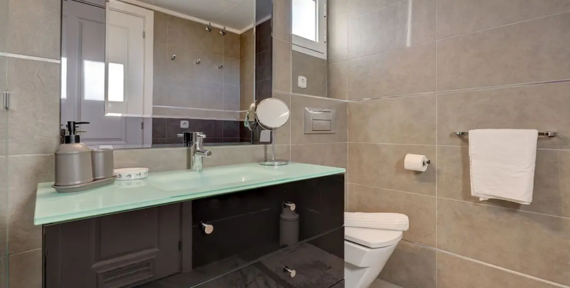 Sale of penthouse in Bahía de Marbella 18