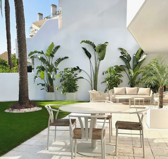 Продажа апартаментов на первом этаже в Nueva Andalucía