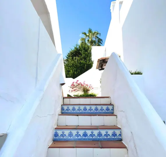 Продажа апартаментов на первом этаже в Nueva Andalucía