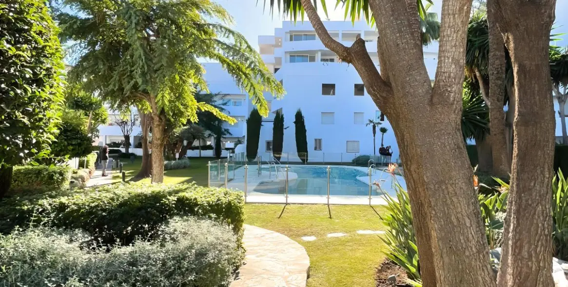 Venta de apartamento en planta baja en Nueva Andalucía 6