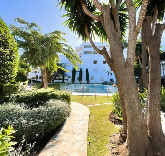 Продажа апартаментов на первом этаже в Nueva Andalucía